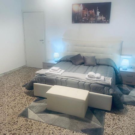 Le Stanze Di Sofia Bed & Breakfast Salerno Bagian luar foto
