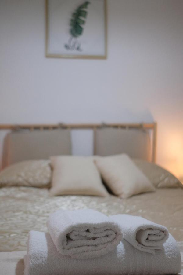 Le Stanze Di Sofia Bed & Breakfast Salerno Bagian luar foto