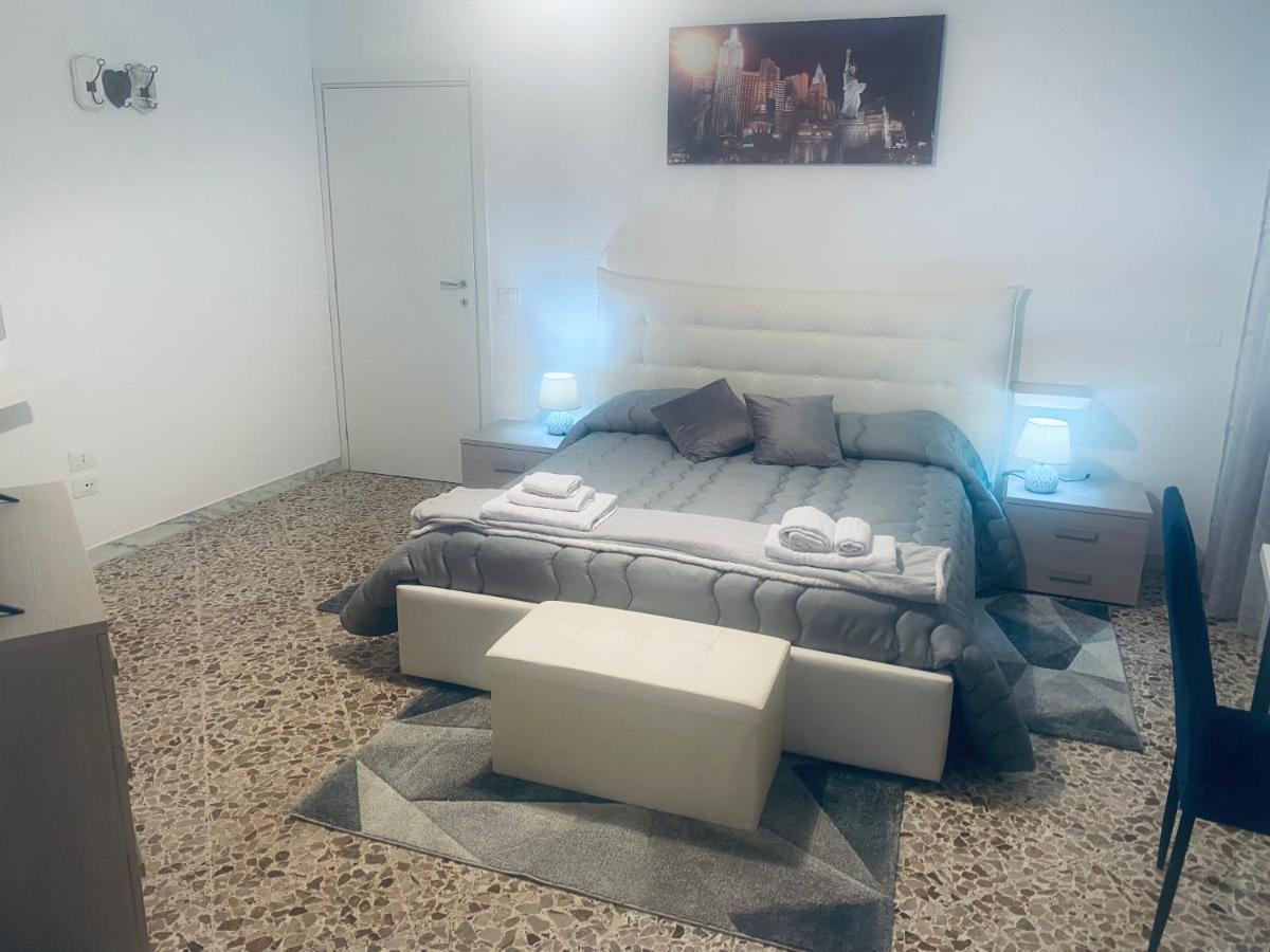 Le Stanze Di Sofia Bed & Breakfast Salerno Bagian luar foto