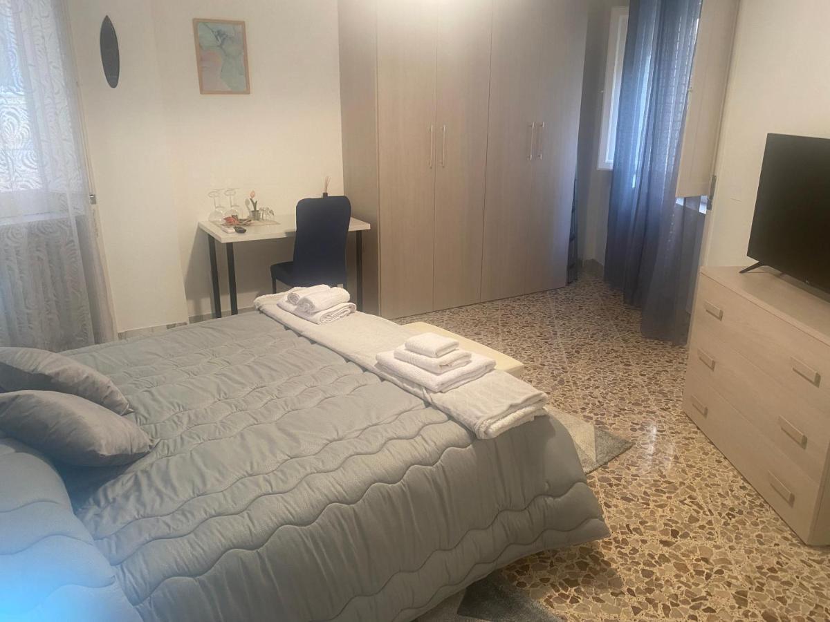 Le Stanze Di Sofia Bed & Breakfast Salerno Bagian luar foto